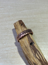 Load image into Gallery viewer, ABRACADABRA Twisted double band Ring sz 7.5