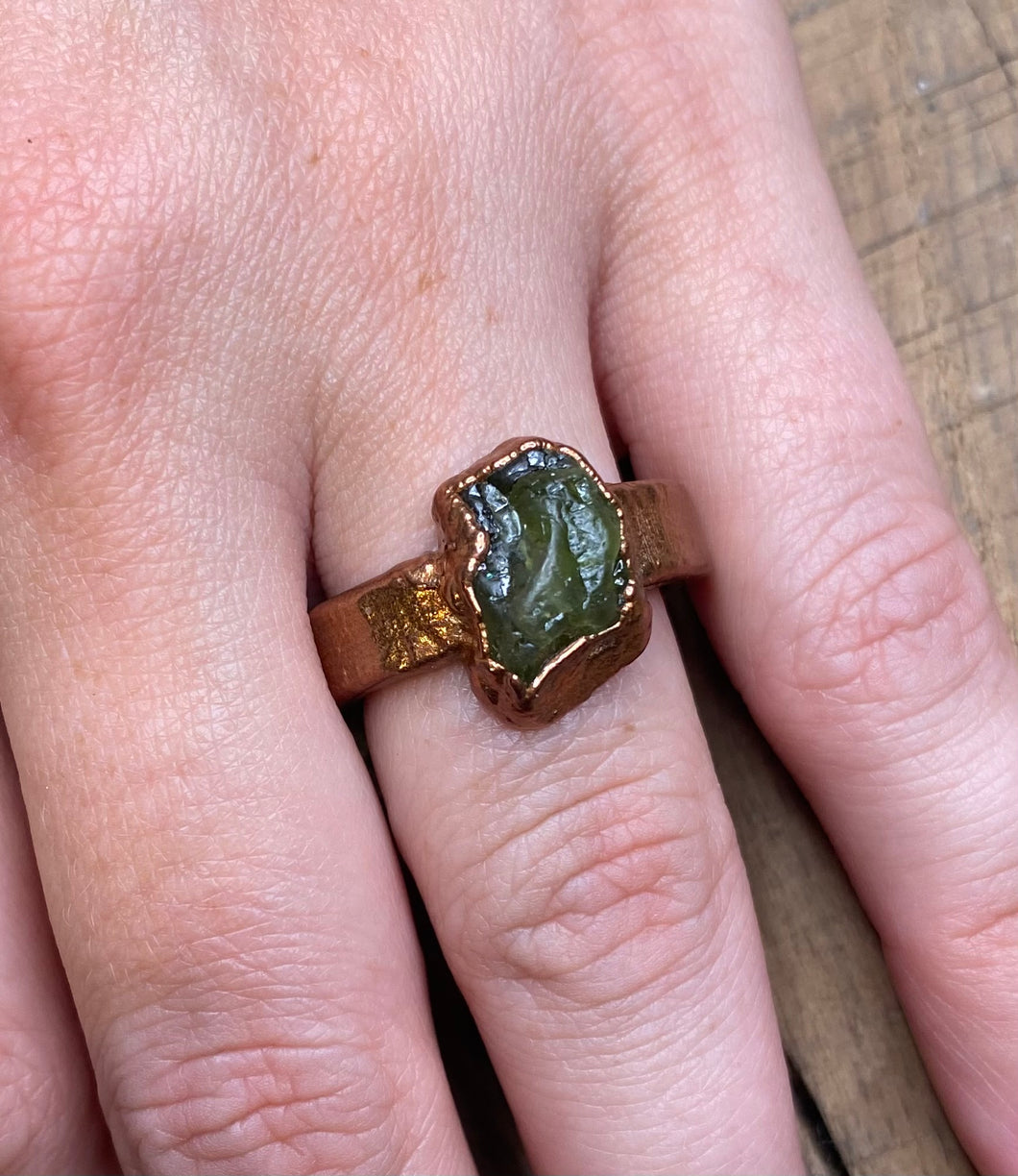 ABRACADABRA Wide Band Peridot Ring Sz 8.5